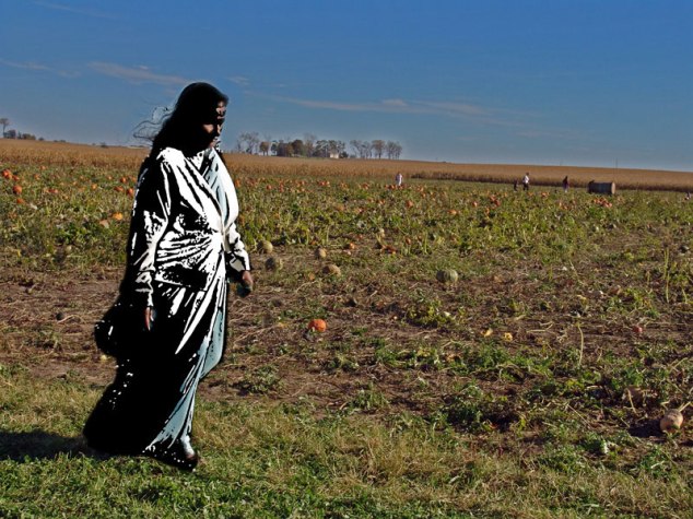 11_BWalterwomanwalk_WB_Nancy_Bechtol